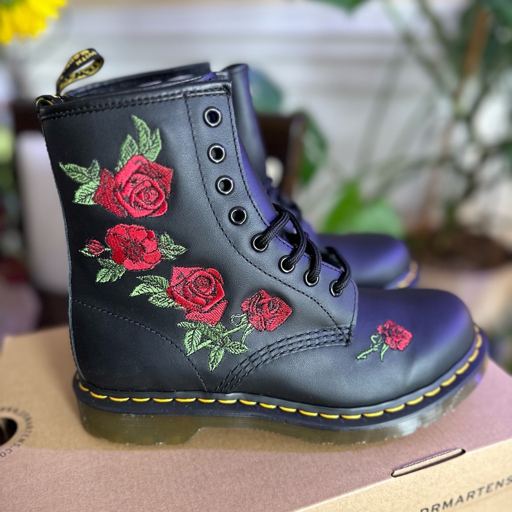 DR. MARTENS 1460 VONDA FLORAL LEATHER LACE UP BOOTS